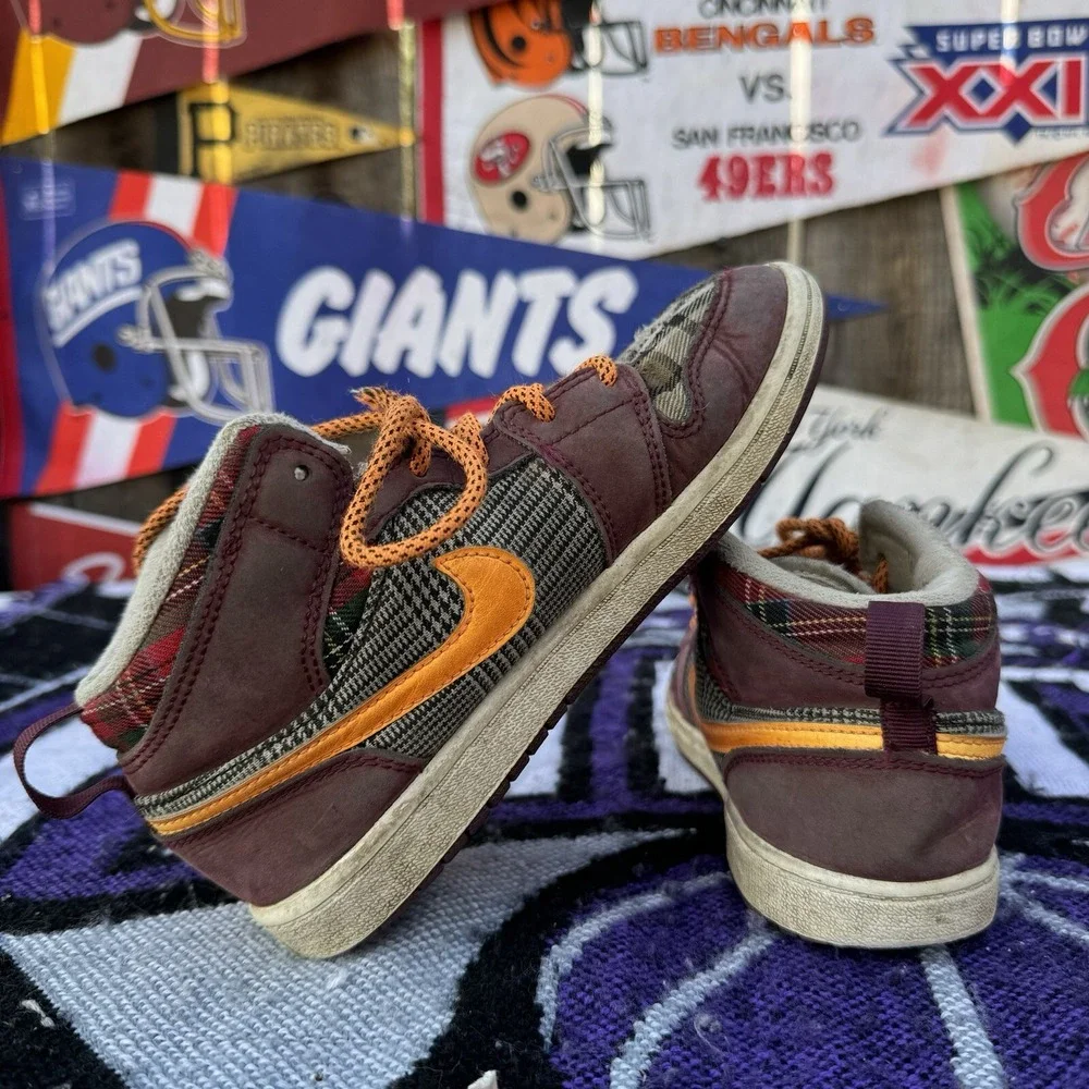 Size 2Y - Nike Air Jordan 1 Mid SE (PS) Night Maroon/Total‎ Orange FD5461-608